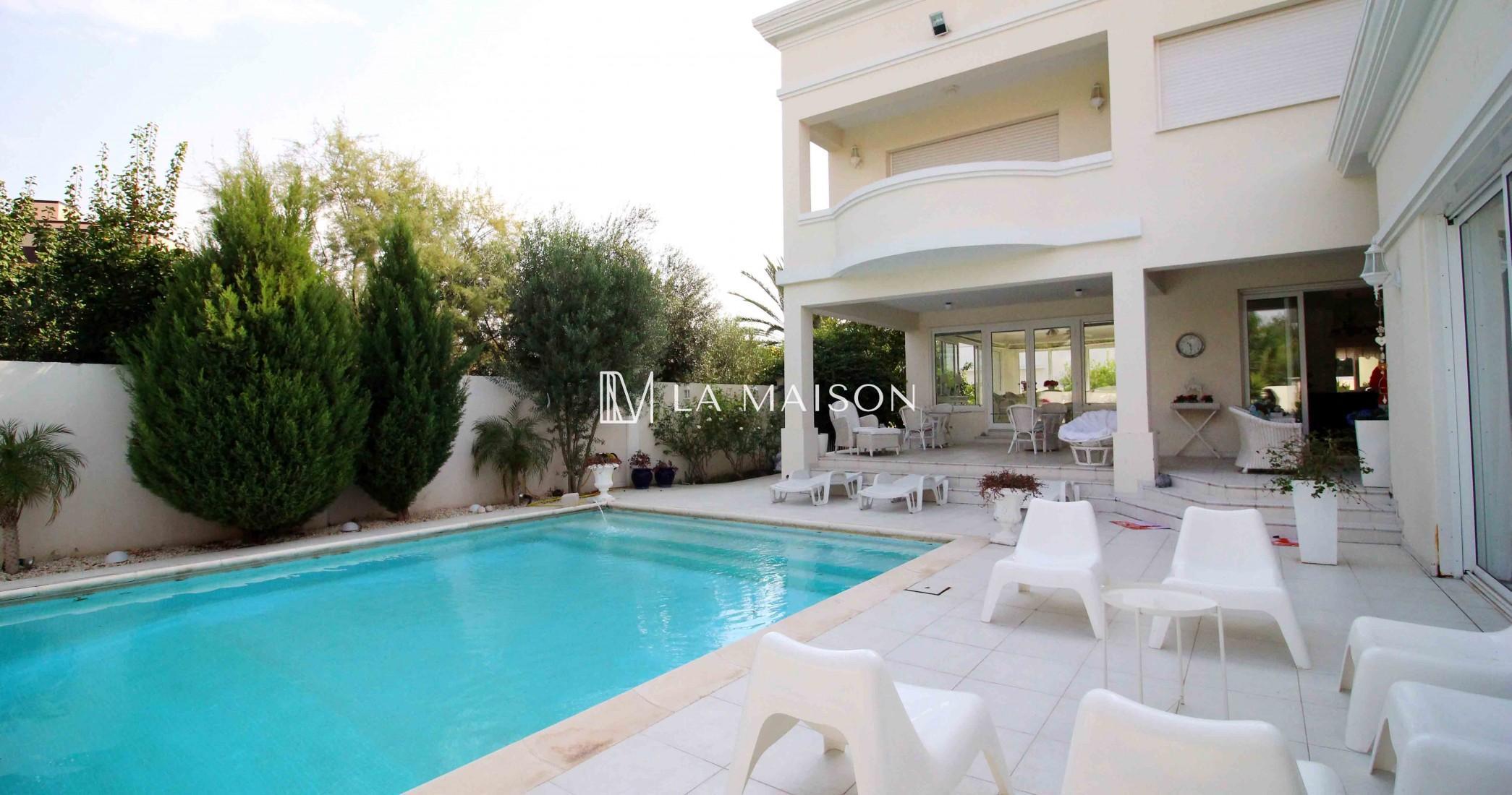Dom 5 pokojów 1 000 m² Nikozja, Cyprus