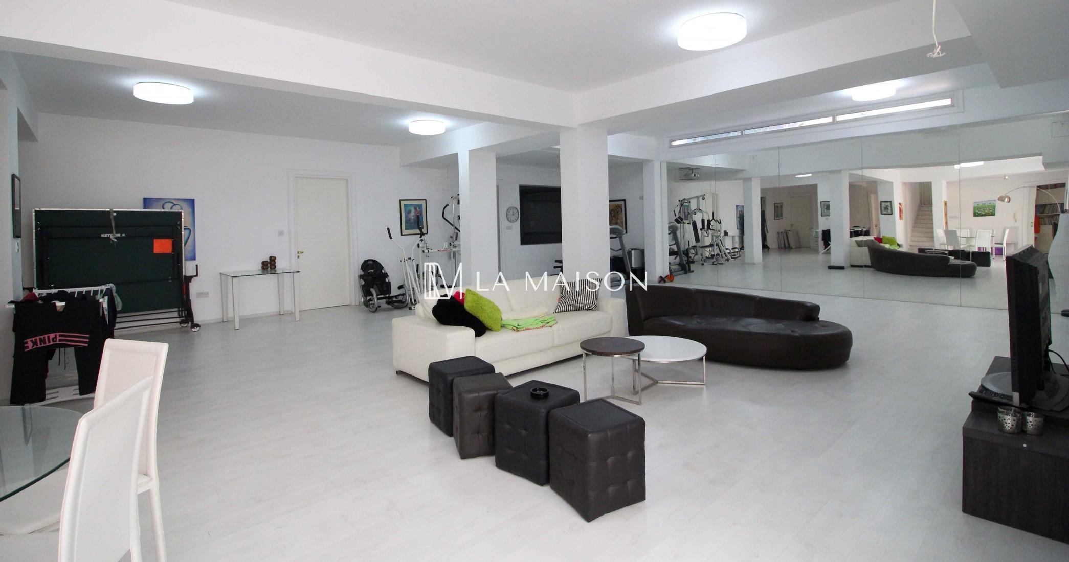 Haus 5 Schlafzimmer 1 000 m² Nikosia, Cyprus