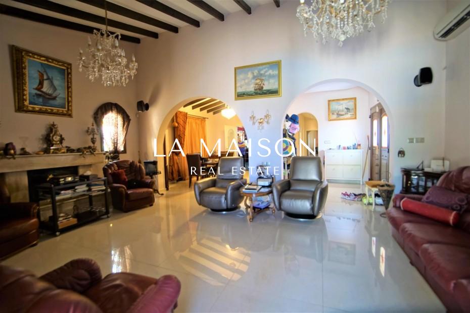 Casa 4 habitaciones 200 m² Kamares, Chipre
