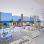 Spacious Entertainer In Quiet And Convenient Location