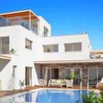 Splendid Waterfront Lifestyle
