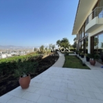 Exclusive Hillside Living With Stunning City Views